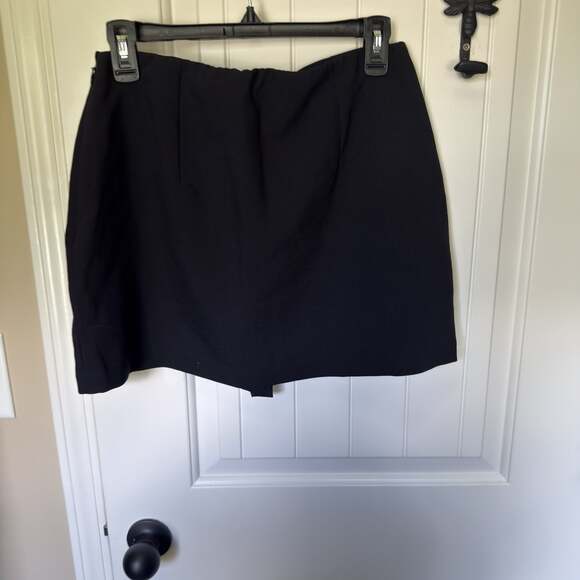 Abercrombie & Fitch Pants - Abercrombie & Fitch Women’s Scarlett Mini Skort Black Size Medium